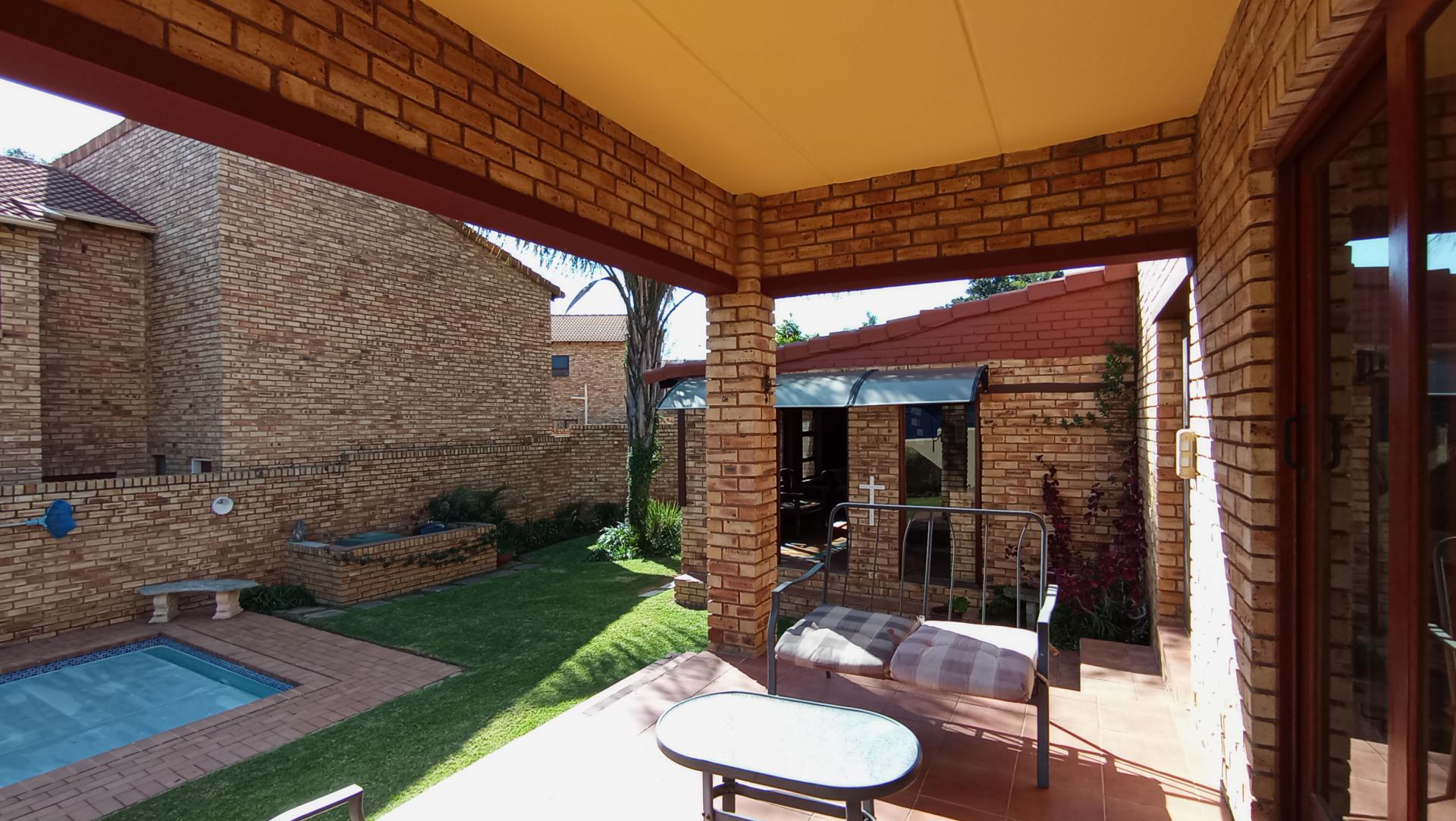 Patio - 12 square meters of property in Radiokop