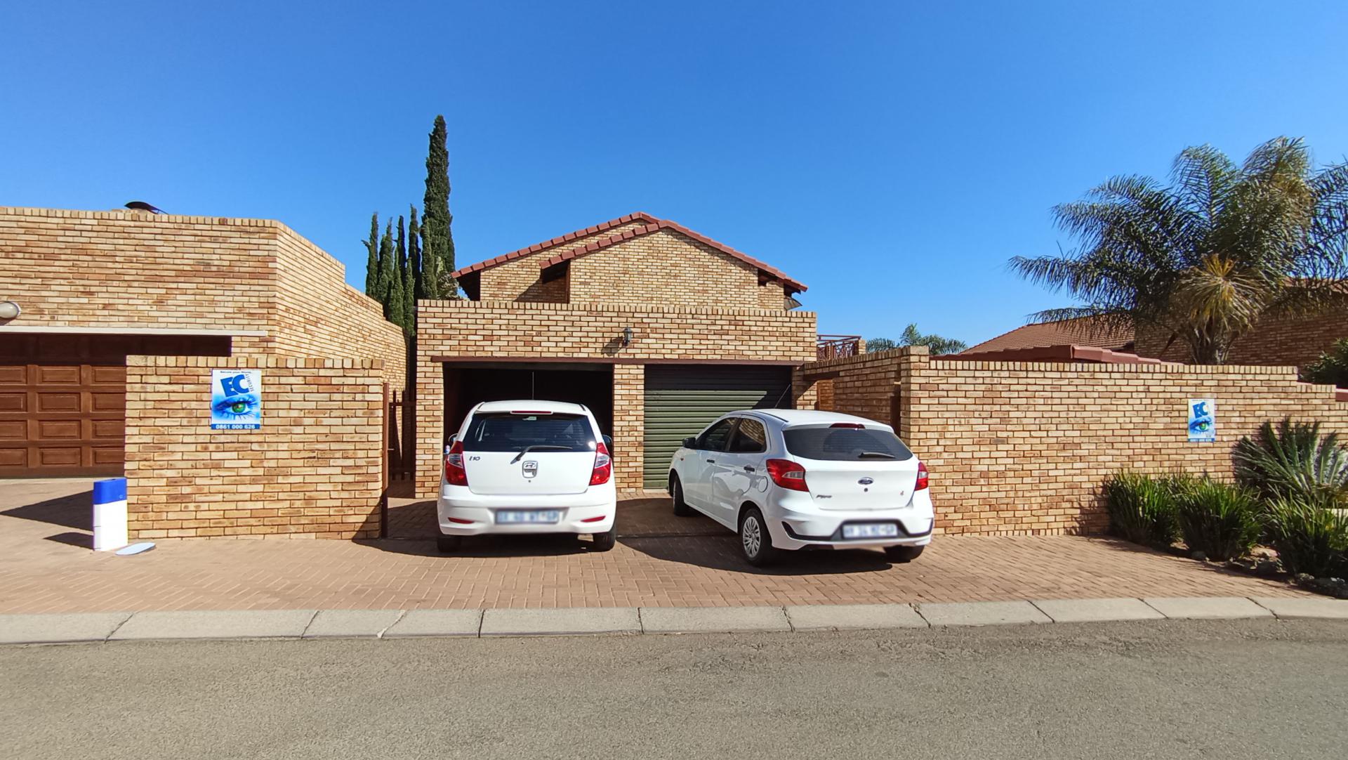 Front View of property in Radiokop