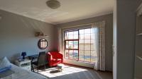 Bed Room 1 - 14 square meters of property in Radiokop