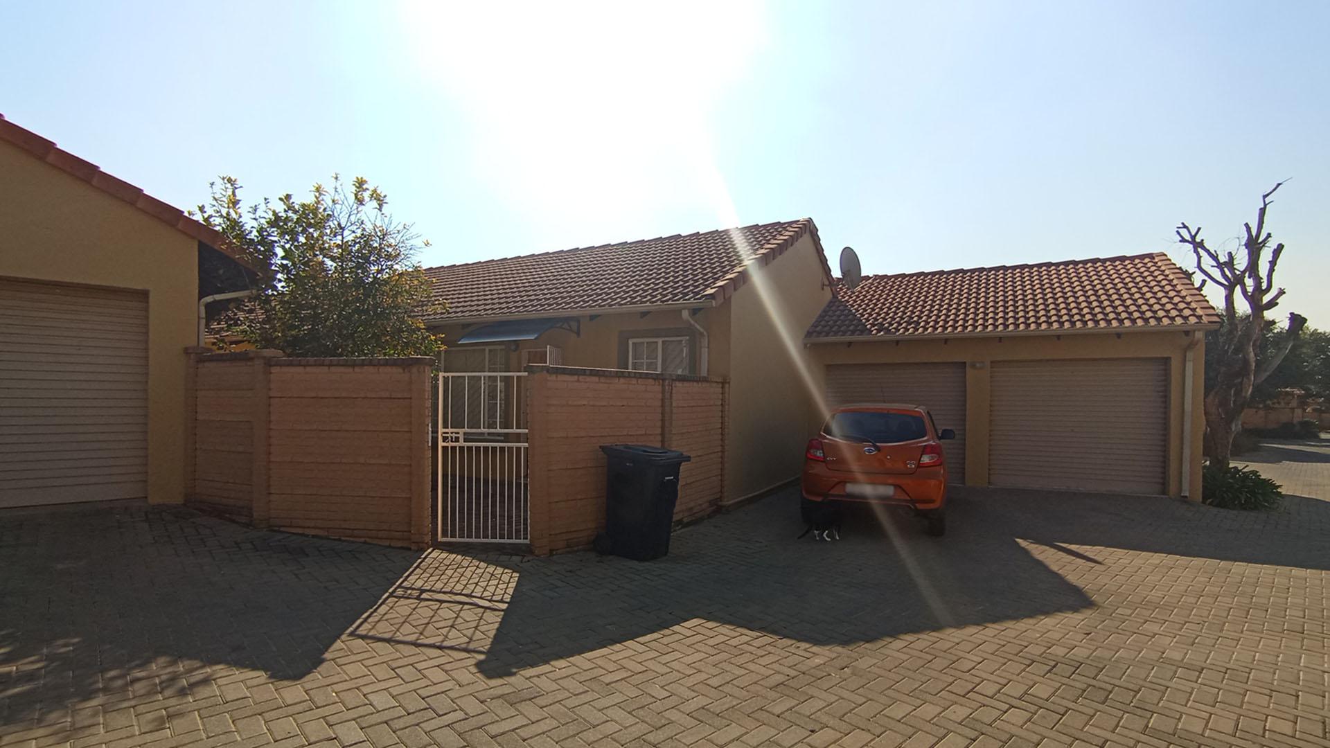 Front View of property in Willow Park Manor