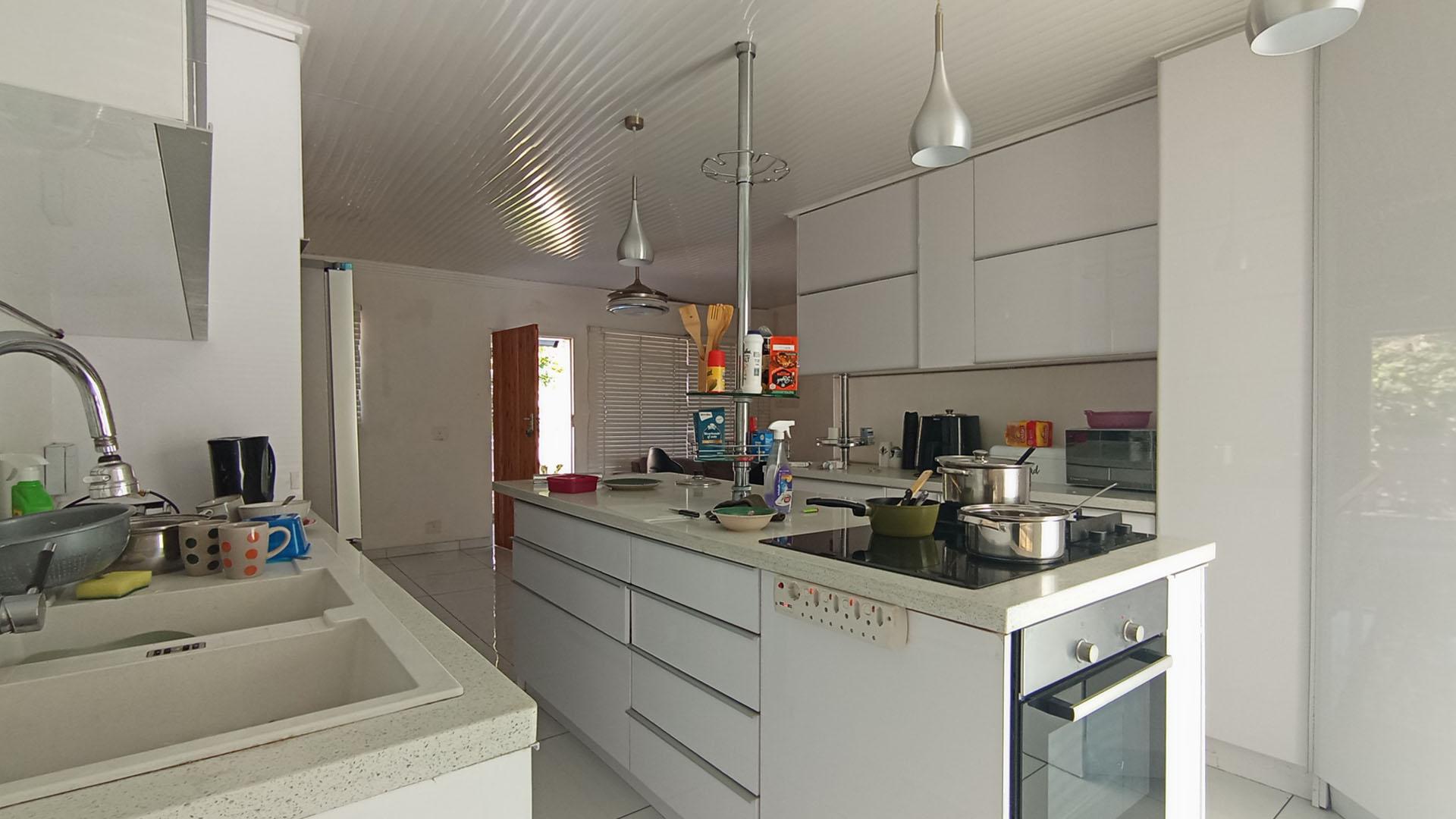 Kitchen - 13 square meters of property in Willow Park Manor