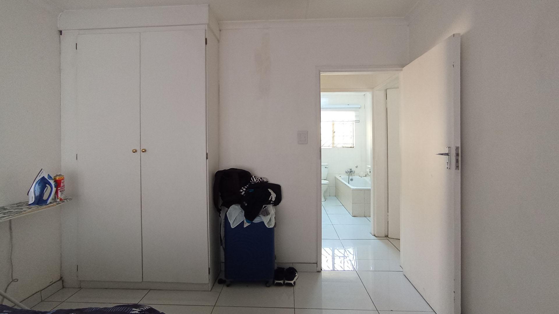 Bed Room 1 - 12 square meters of property in Willow Park Manor