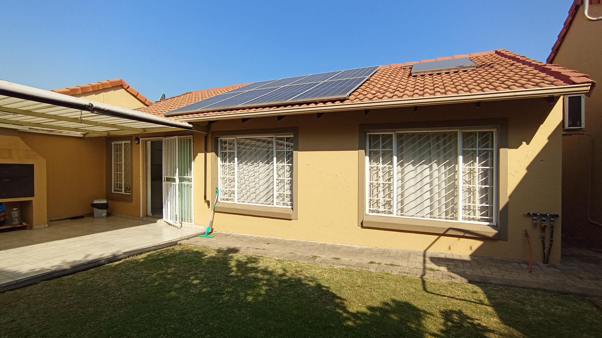 Backyard of property in Willow Park Manor