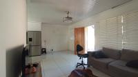 Lounges - 19 square meters of property in Willow Park Manor
