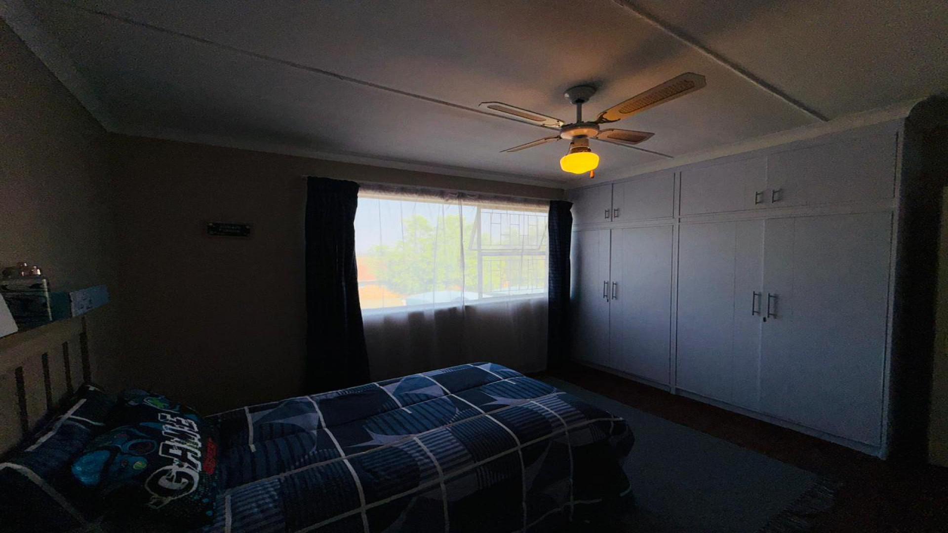 Bed Room 1 of property in Bloemfontein