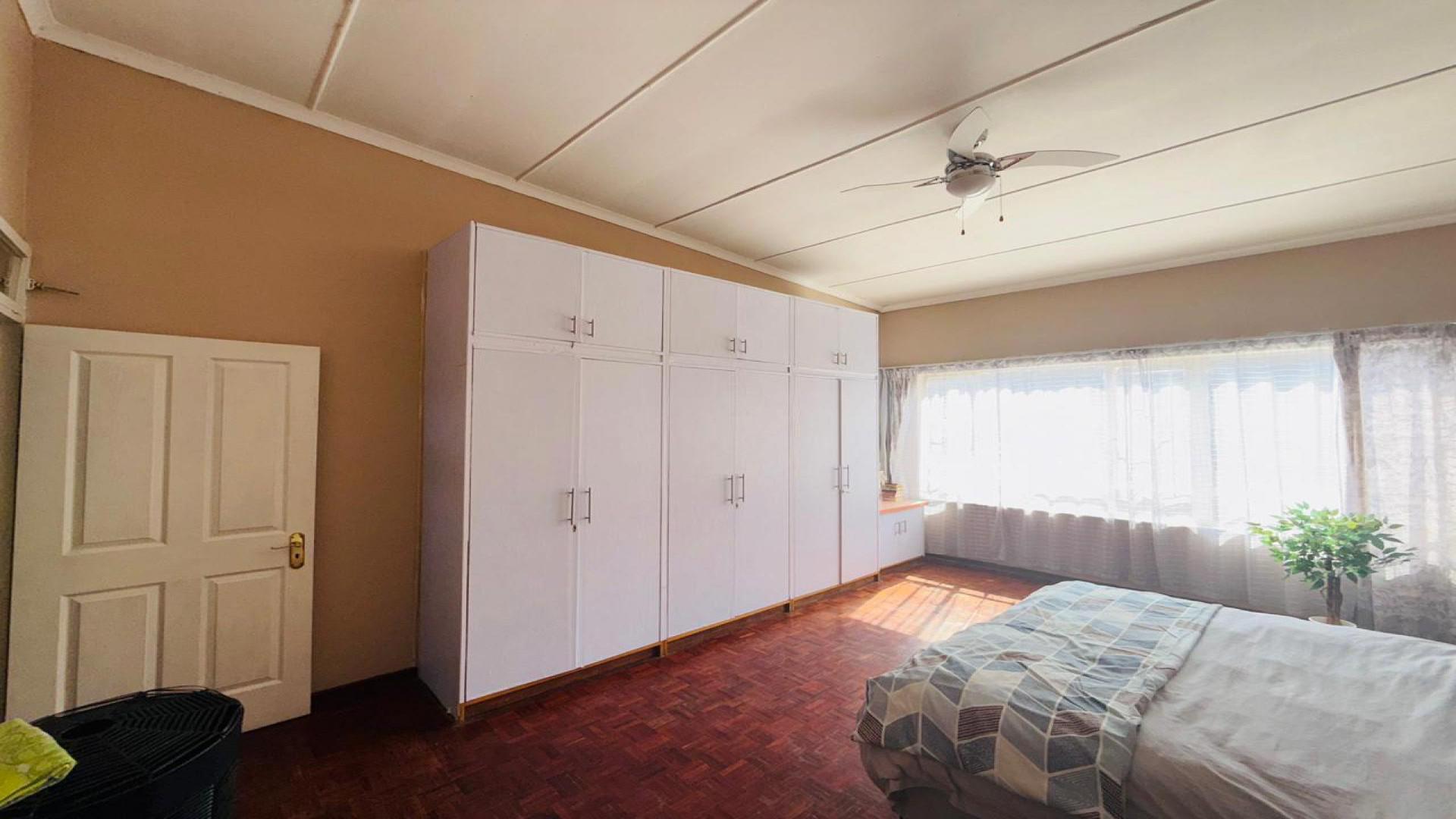 Bed Room 2 of property in Bloemfontein
