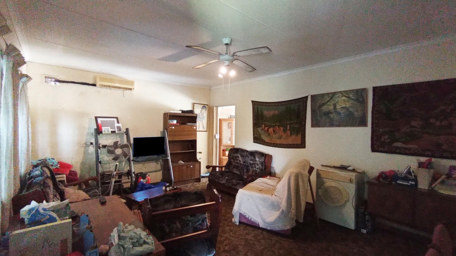 Lounges - 30 square meters of property in Sea View 