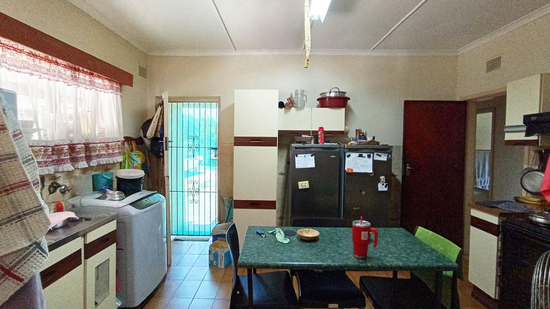 Kitchen - 26 square meters of property in Sea View 