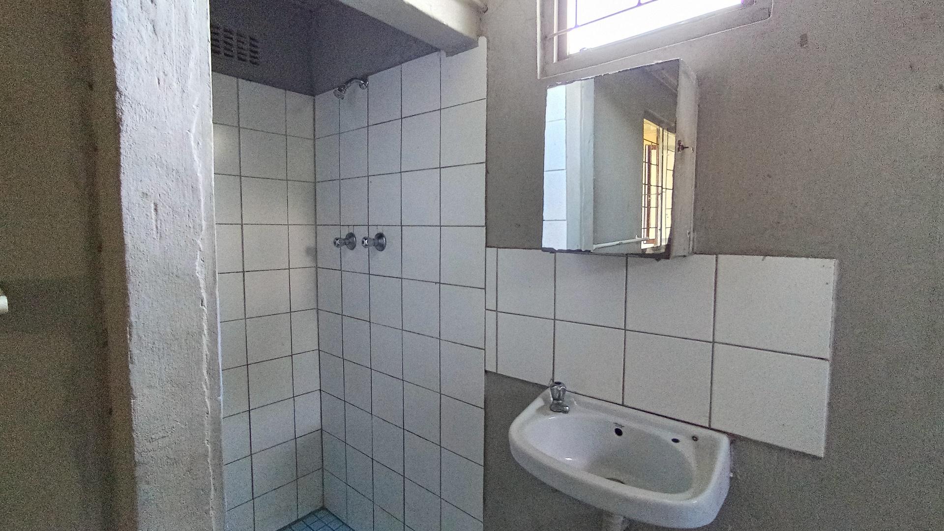 Bathroom 2 of property in Sea View 