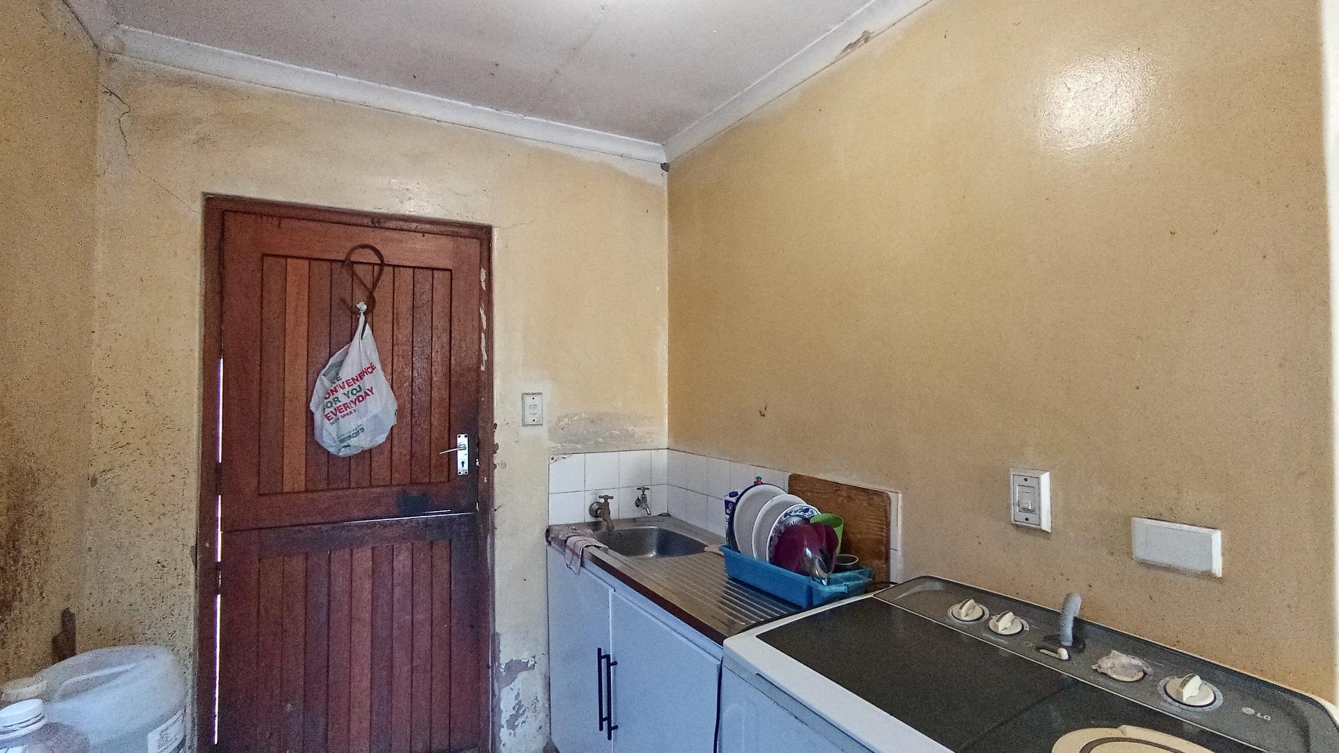Kitchen - 6 square meters of property in Umlazi
