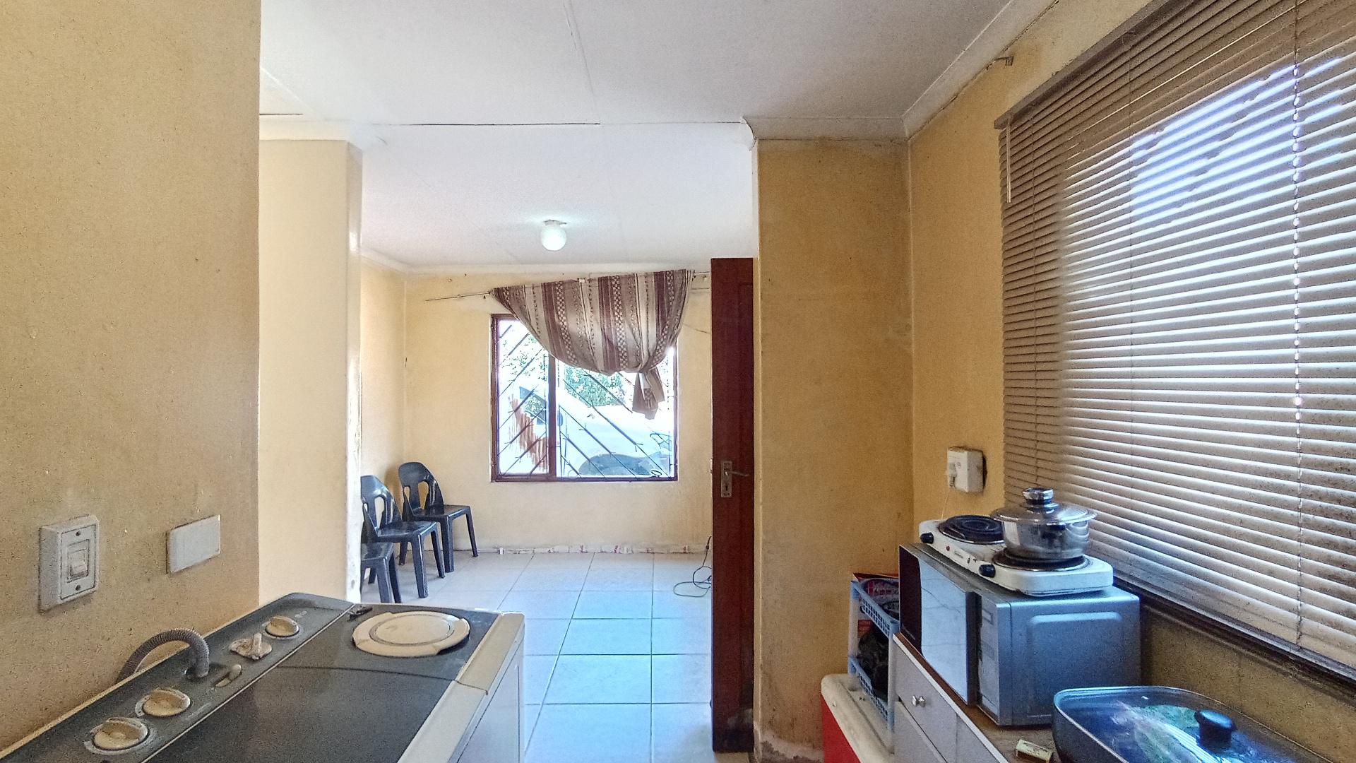 Kitchen - 6 square meters of property in Umlazi