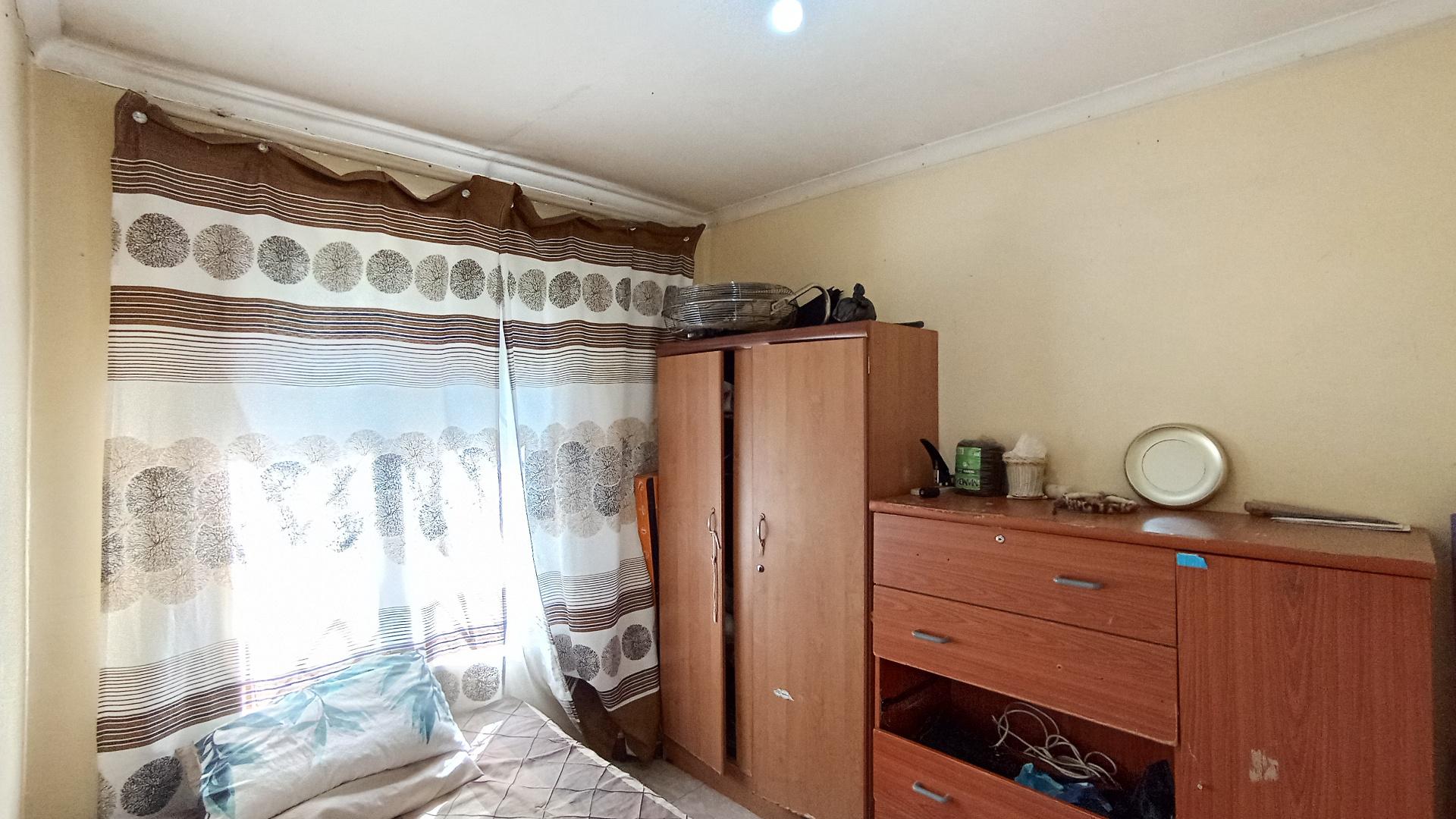 Bed Room 1 - 8 square meters of property in Umlazi