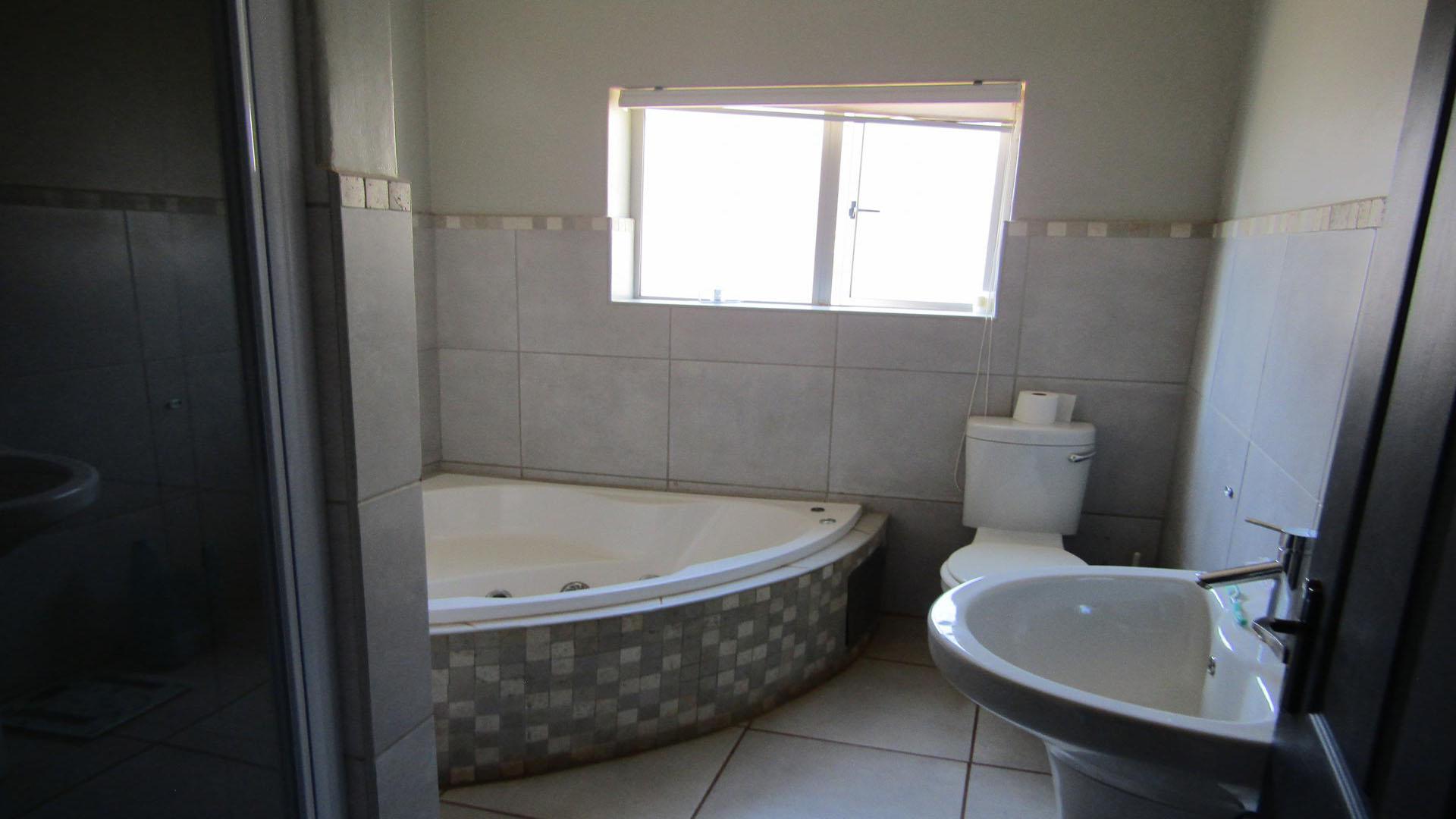 Bathroom 1 of property in Thabazimbi
