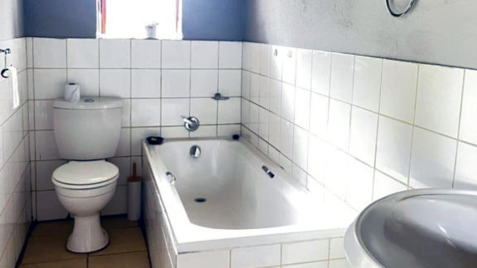 Bathroom 1 of property in Graskop