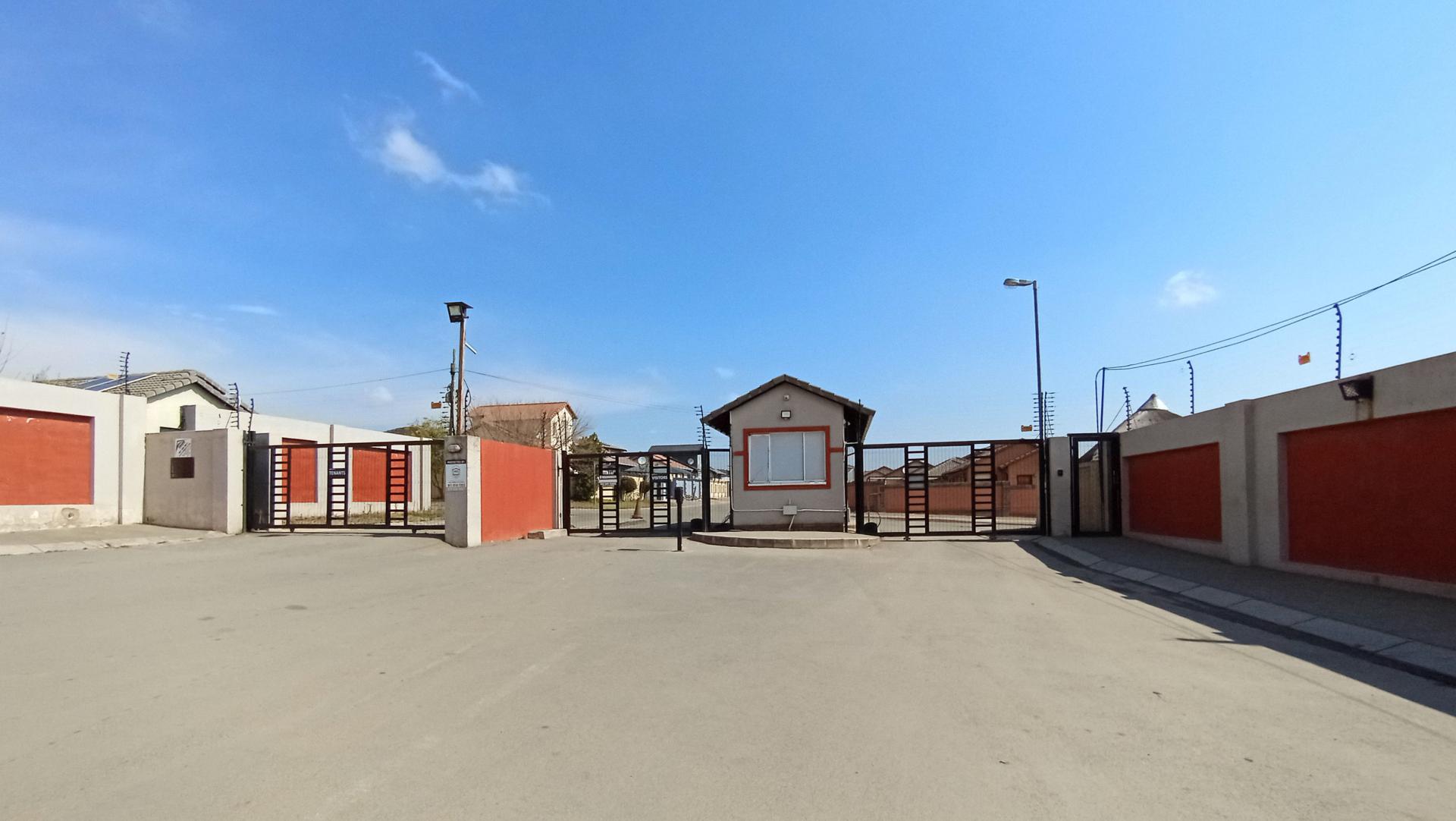 Front View of property in Bloubosrand