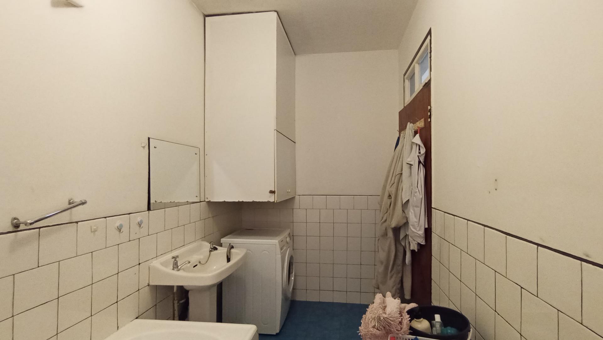 Bathroom 1 - 10 square meters of property in Florida North