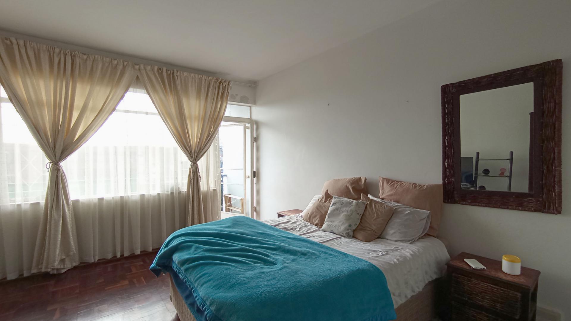 Lounges - 27 square meters of property in Florida North