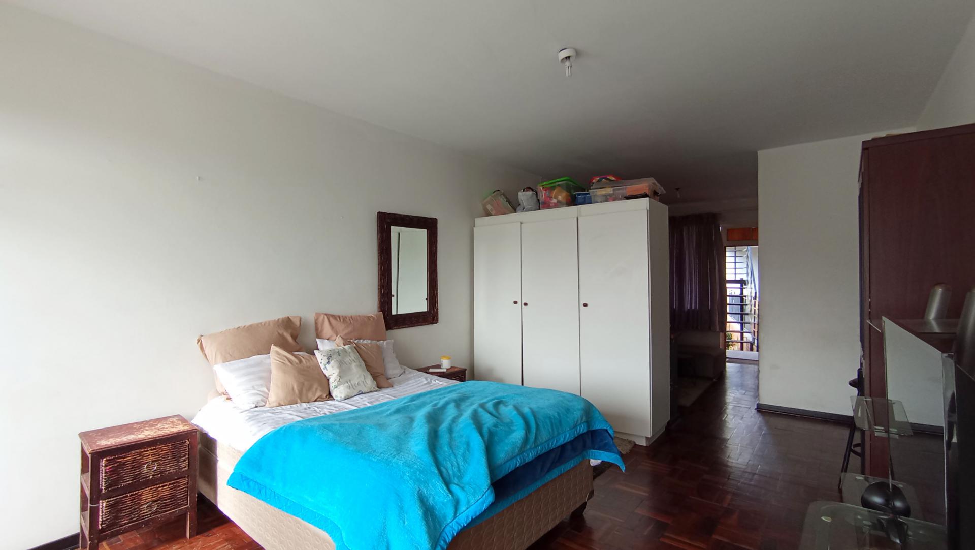 Lounges - 27 square meters of property in Florida North