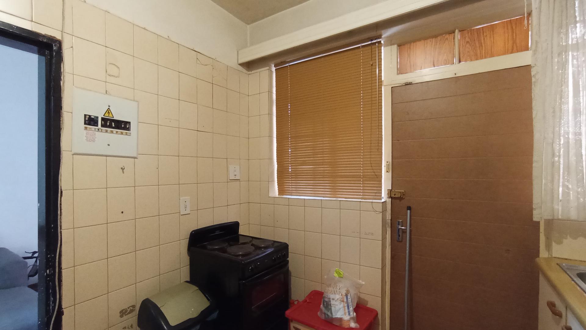 Kitchen - 10 square meters of property in Florida North