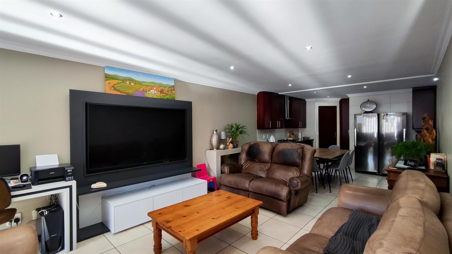 Dining Room - 16 square meters of property in Ebotse Golf and Country Estate