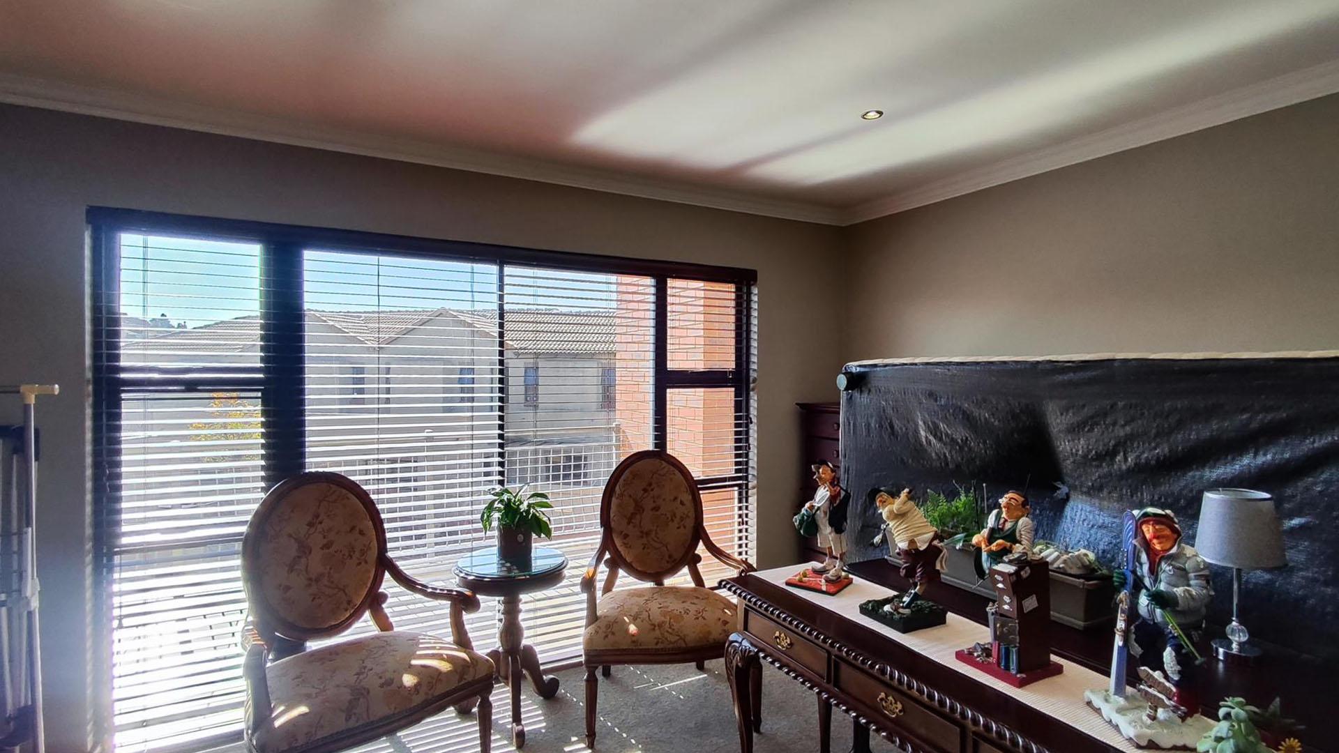 Bed Room 1 - 19 square meters of property in Ebotse Golf and Country Estate