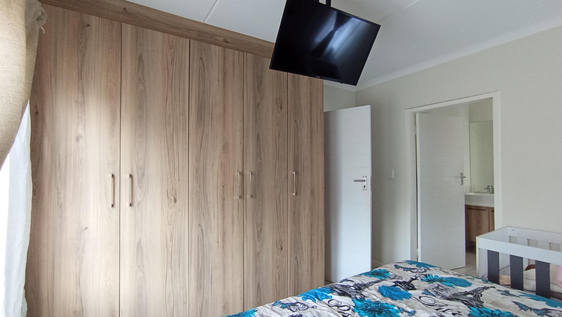 Main Bedroom - 13 square meters of property in Longlake 