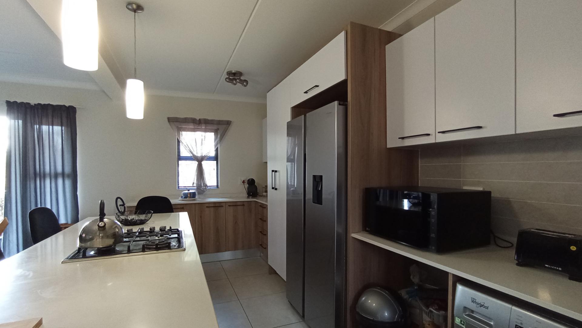 Kitchen - 14 square meters of property in Longlake 