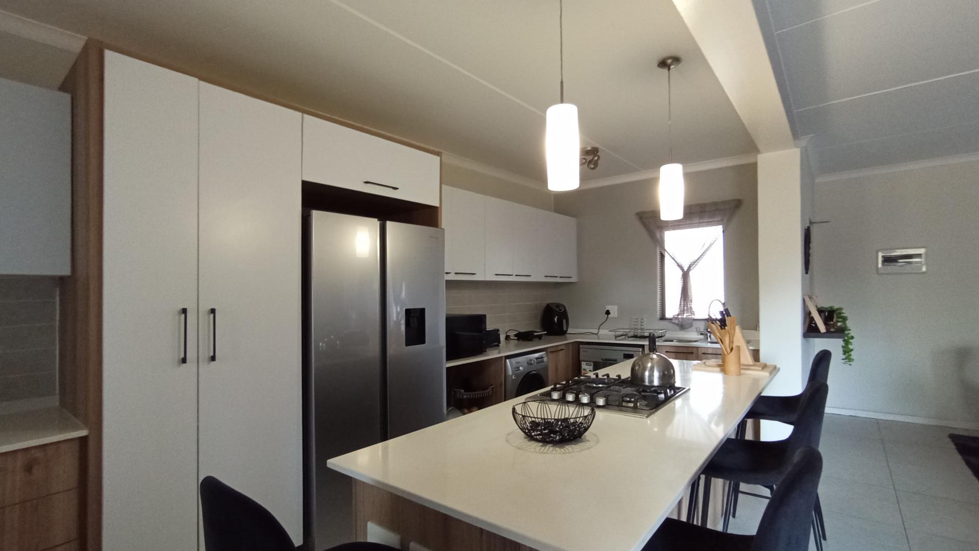 Kitchen - 14 square meters of property in Longlake 