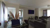 Lounges - 33 square meters of property in Longlake 