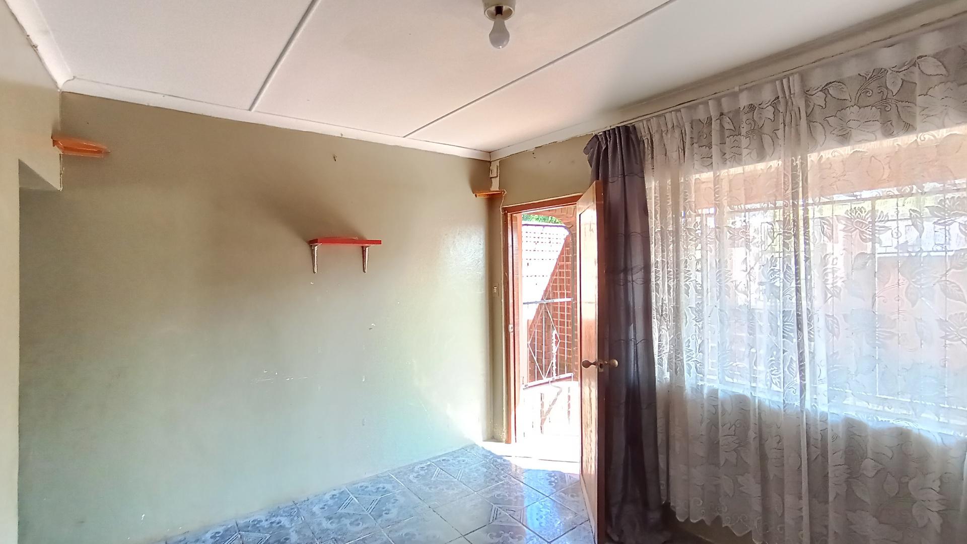 Lounges - 14 square meters of property in Woodlands - PMB