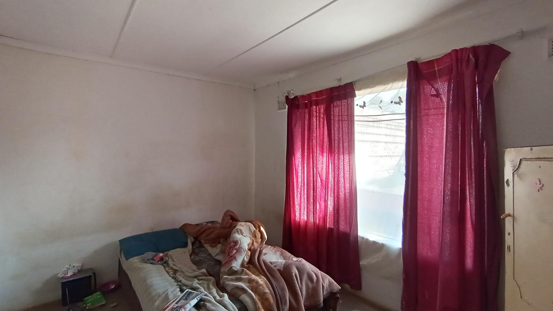 Bed Room 1 - 14 square meters of property in Woodlands - PMB
