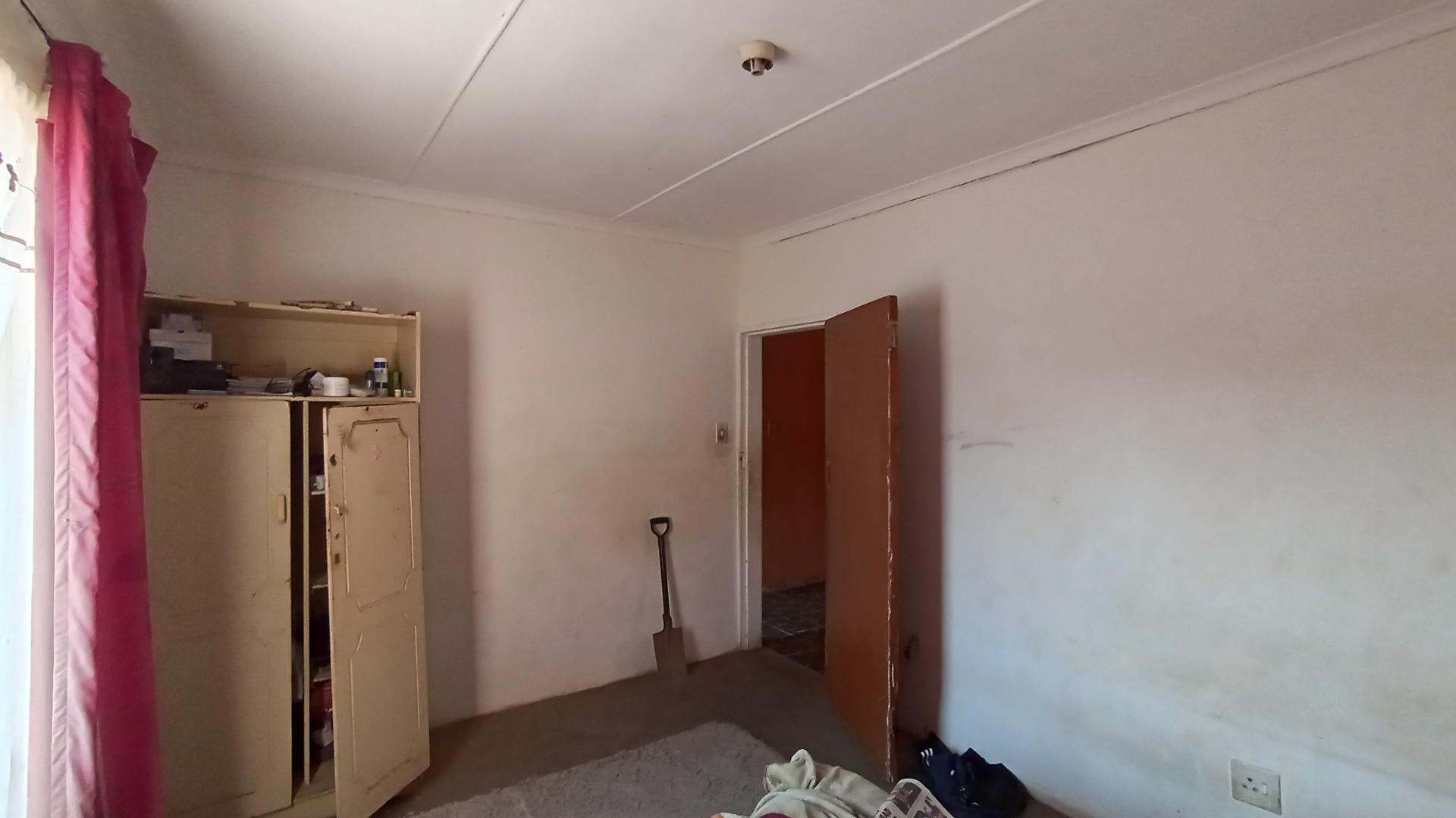 Bed Room 1 - 14 square meters of property in Woodlands - PMB