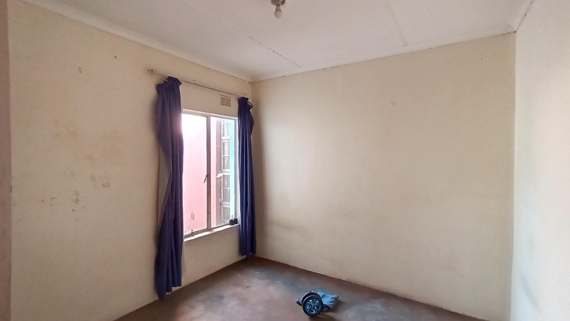 Bed Room 2 - 13 square meters of property in Woodlands - PMB