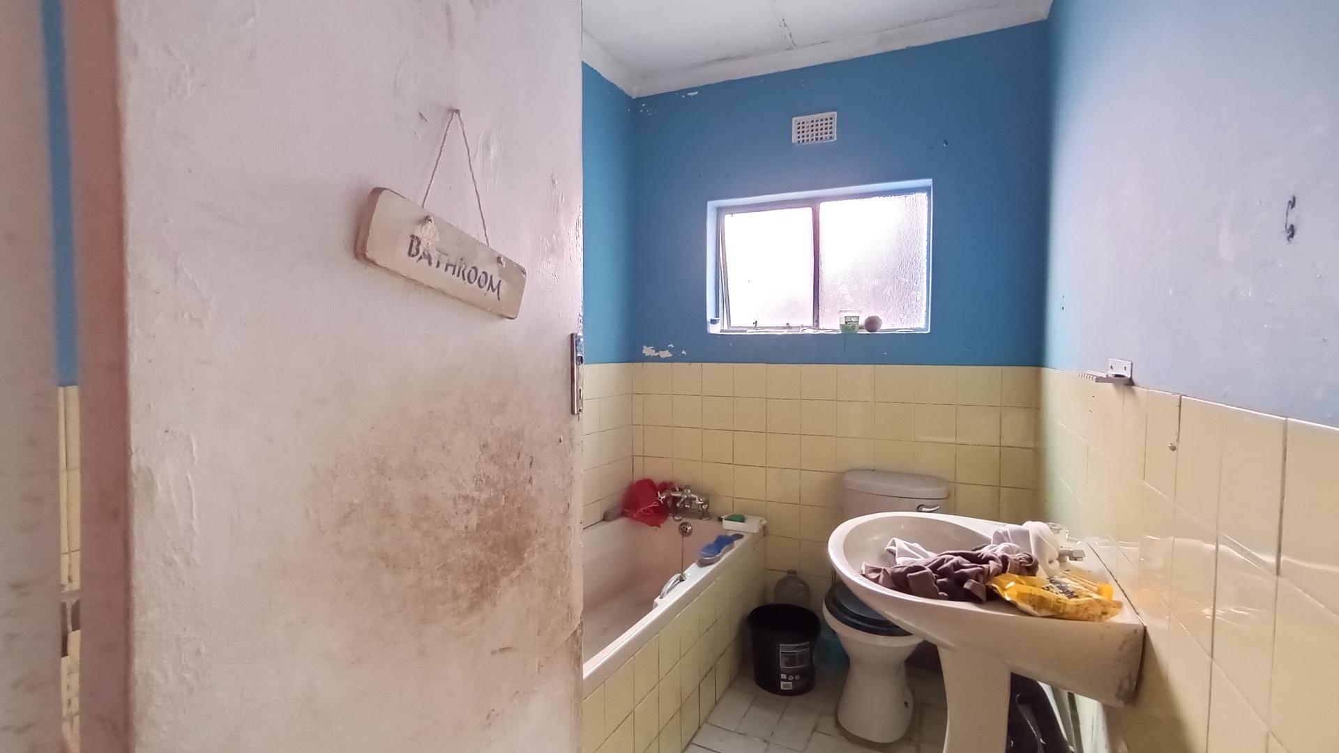 Bathroom 1 - 7 square meters of property in Woodlands - PMB