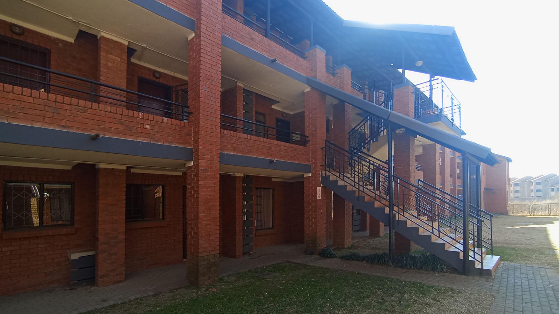 Front View of property in Sagewood
