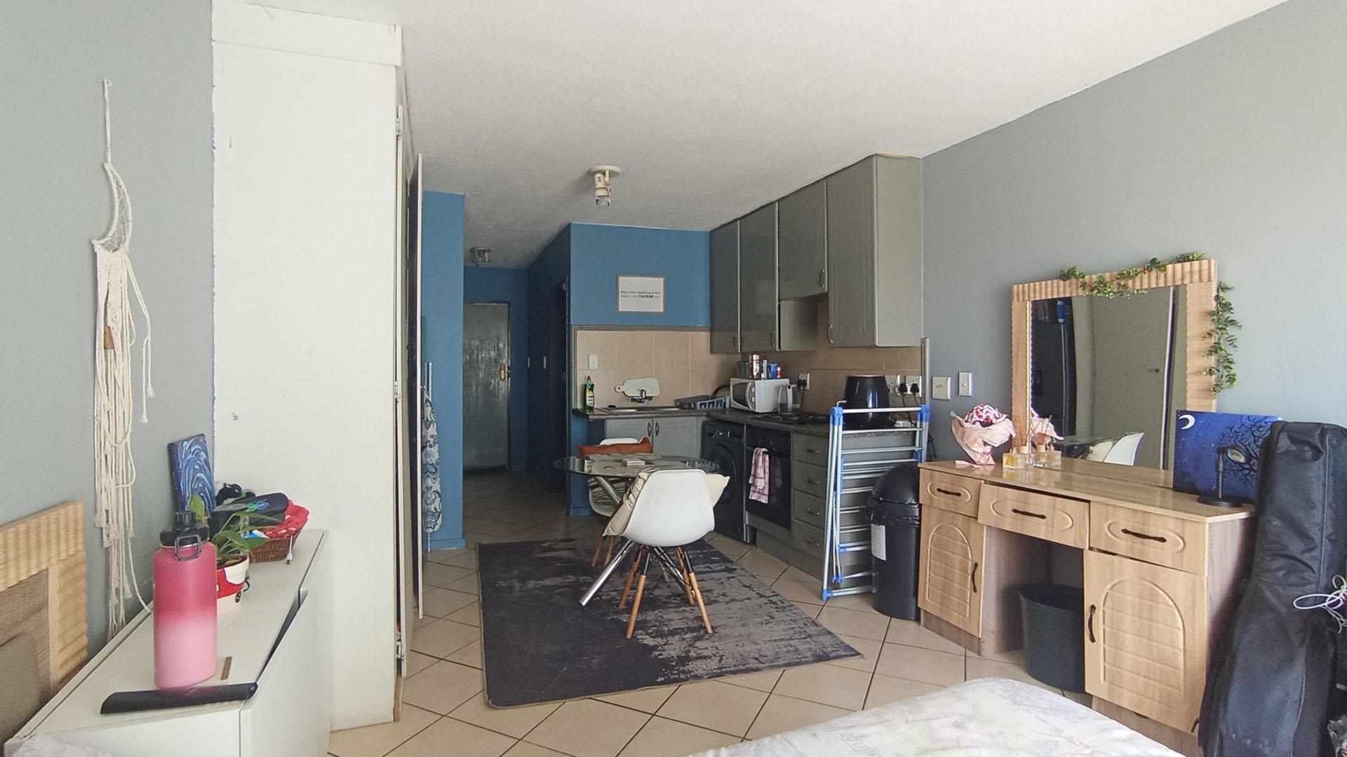 Bed Room 1 - 12 square meters of property in Sagewood