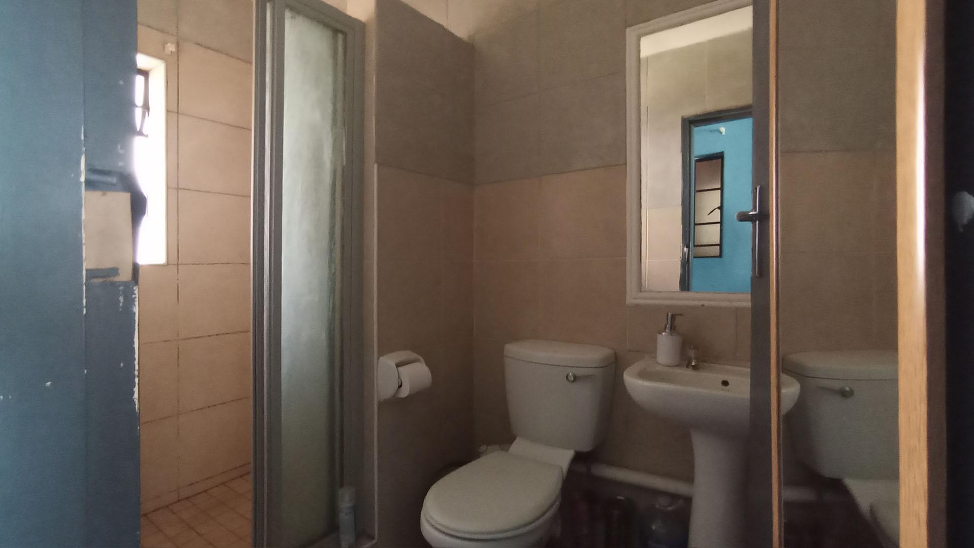 Bathroom 1 - 3 square meters of property in Sagewood