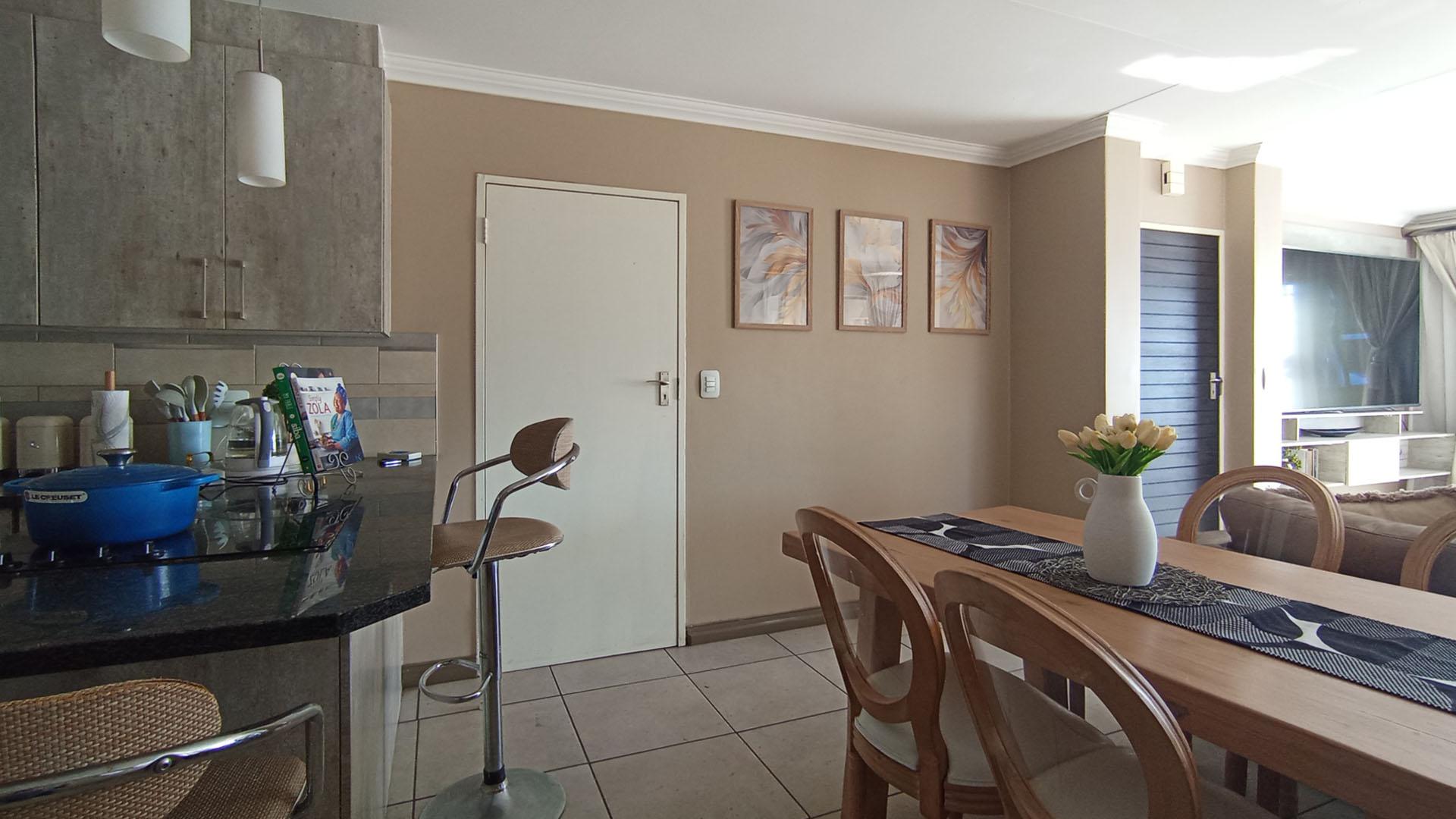 Dining Room - 15 square meters of property in Amberfield