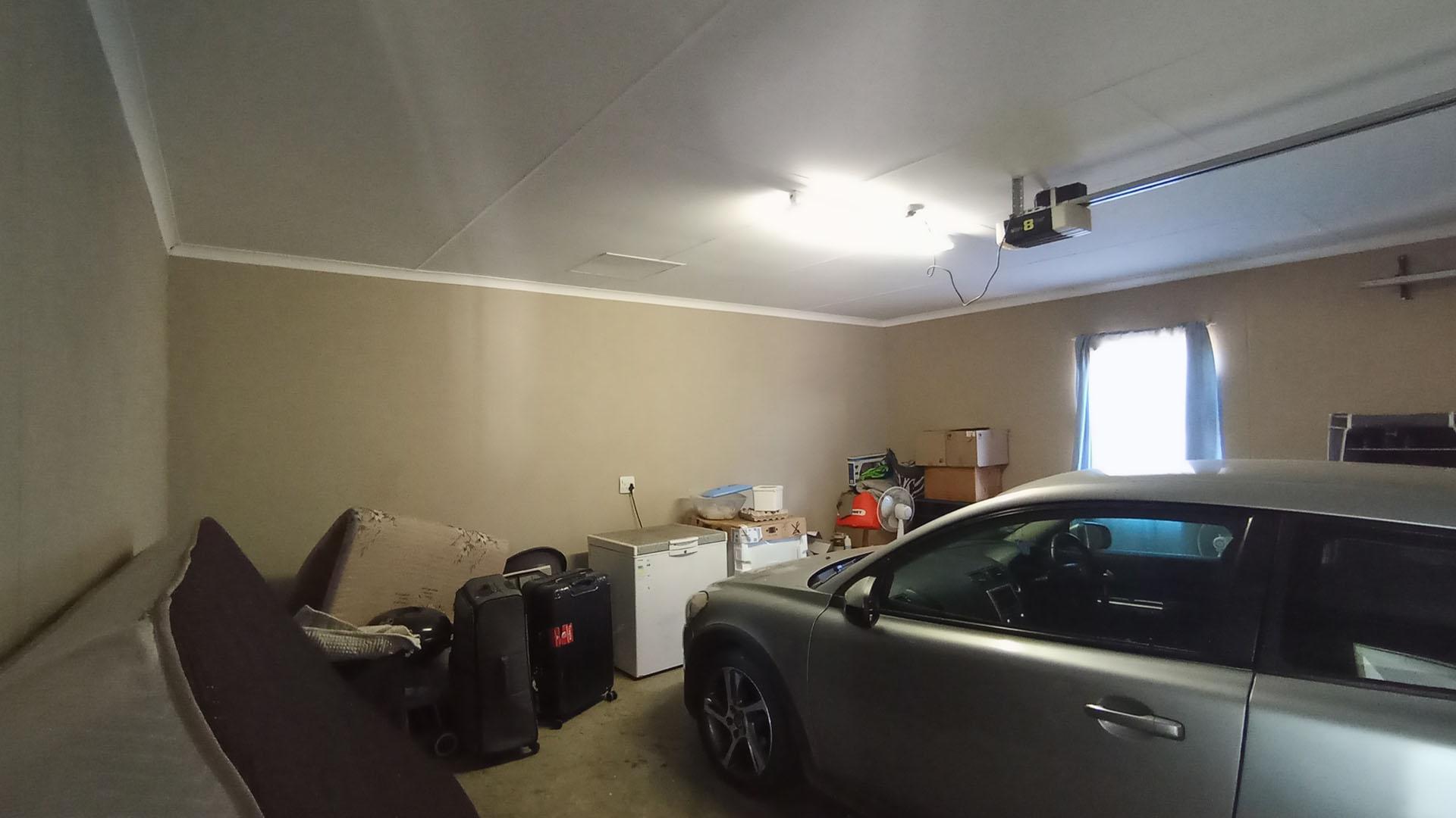 Garage - 41 square meters of property in Amberfield