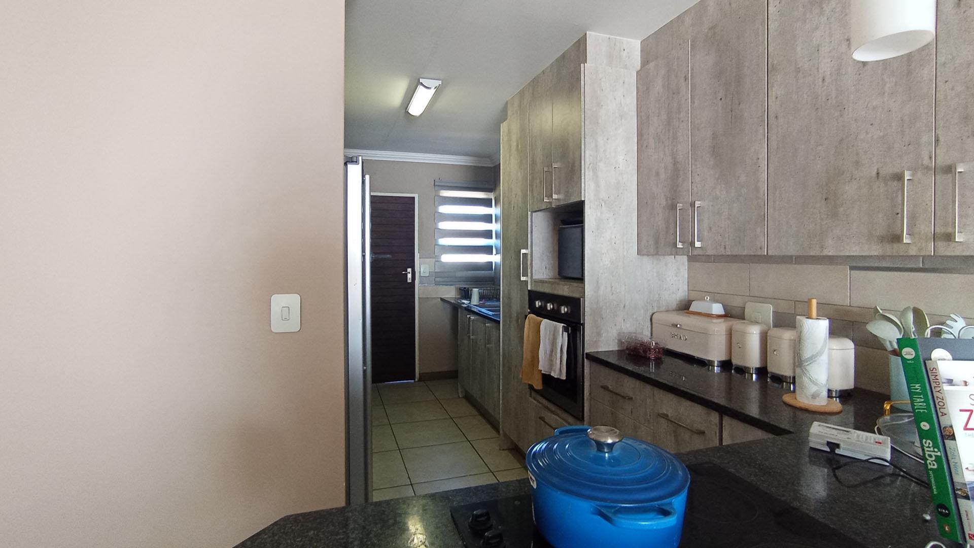 Kitchen - 12 square meters of property in Amberfield