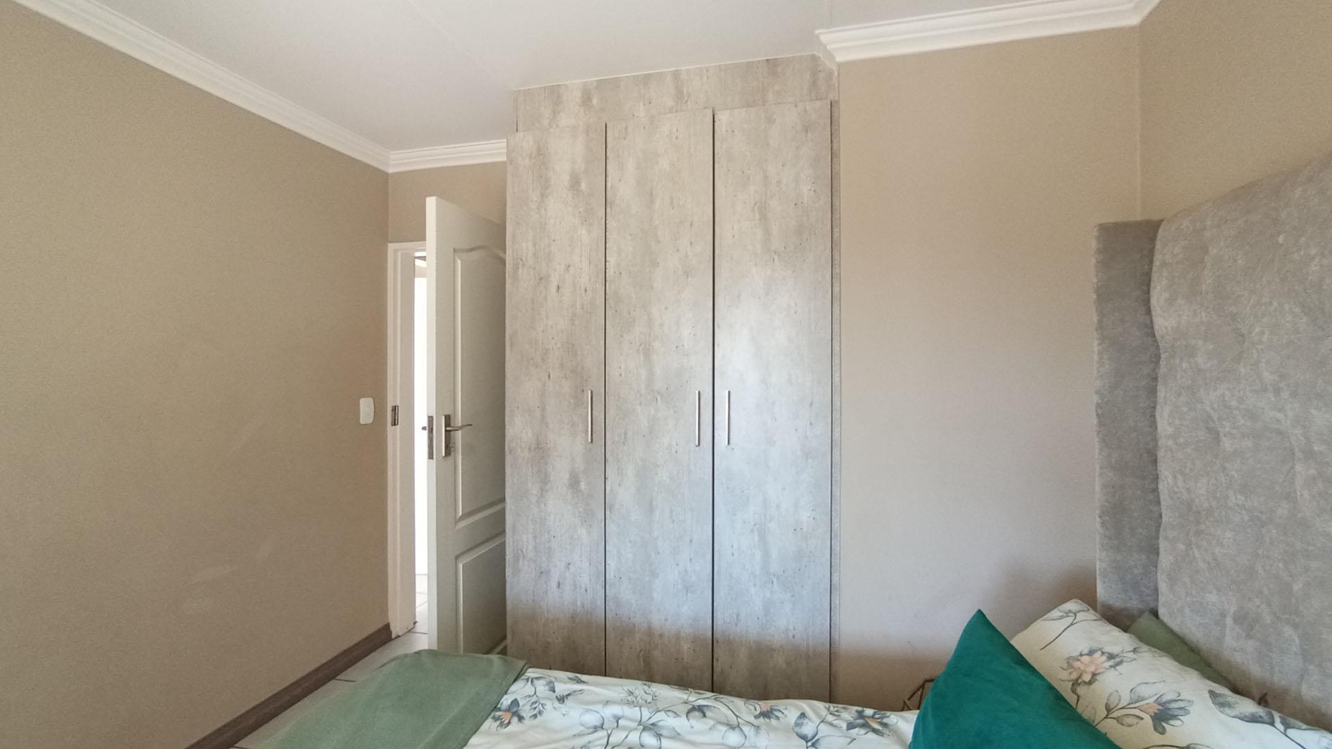 Bed Room 1 - 11 square meters of property in Amberfield