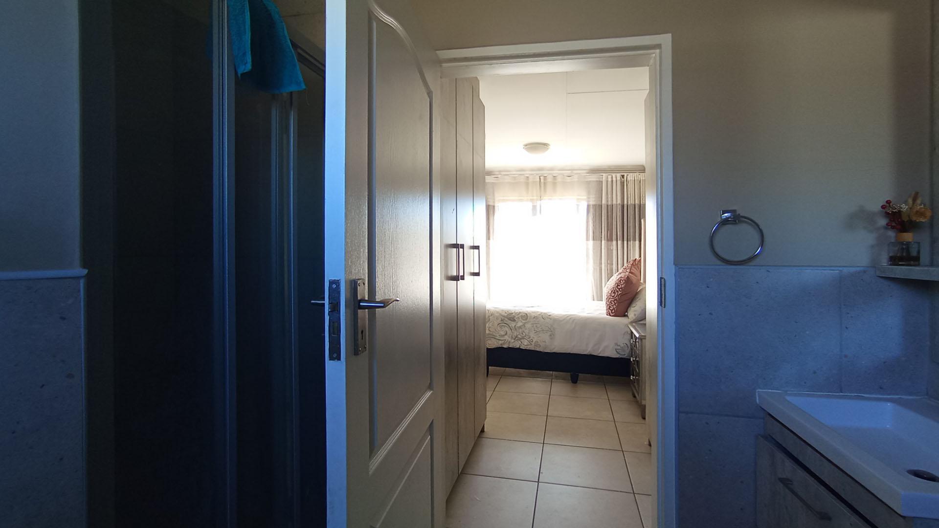 Main Bathroom - 6 square meters of property in Amberfield