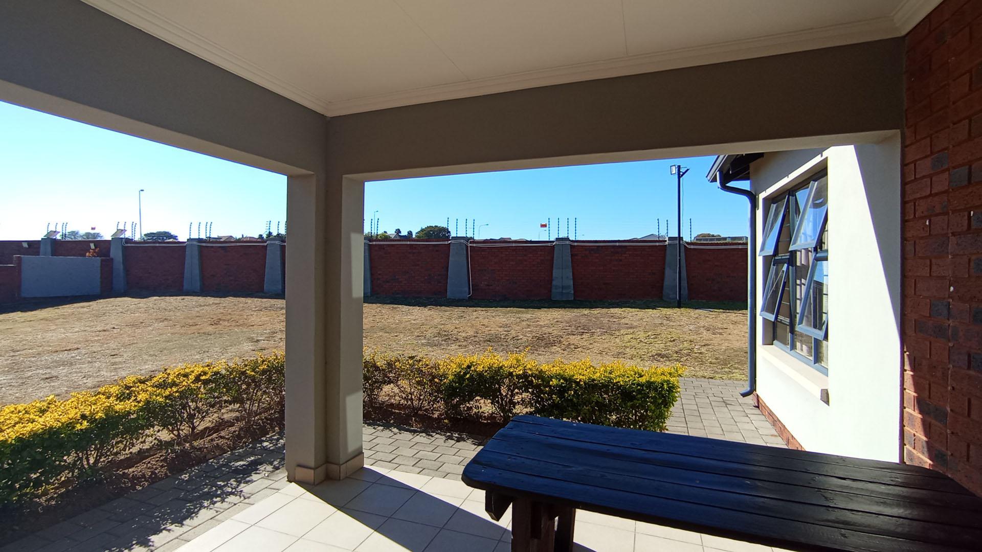 Patio - 9 square meters of property in Amberfield