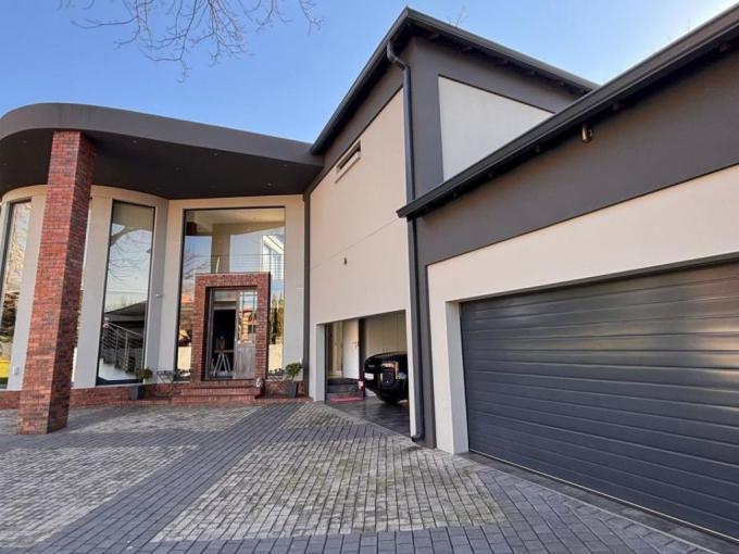 4 Bedroom House for Sale For Sale in Vanderbijlpark - MR681558