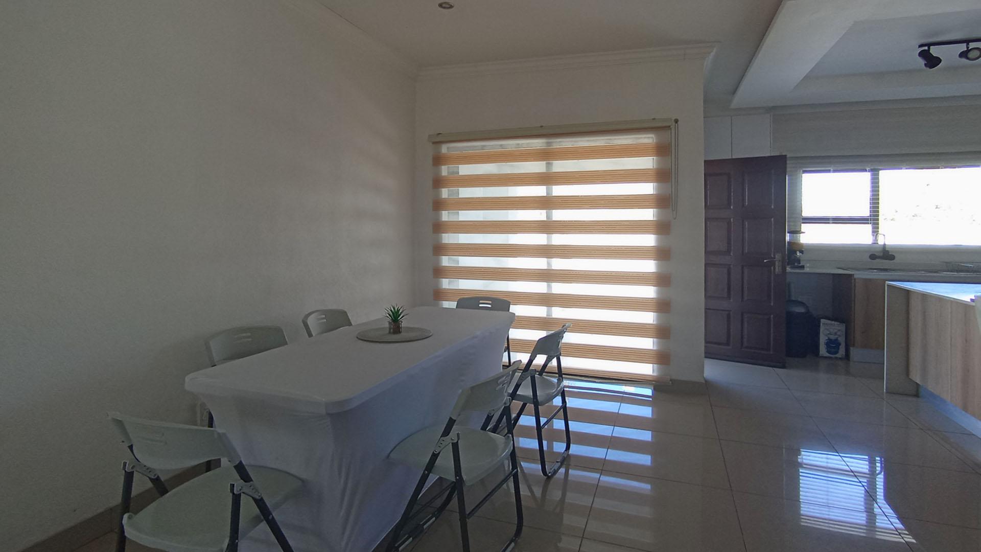 Dining Room - 8 square meters of property in The Orchards