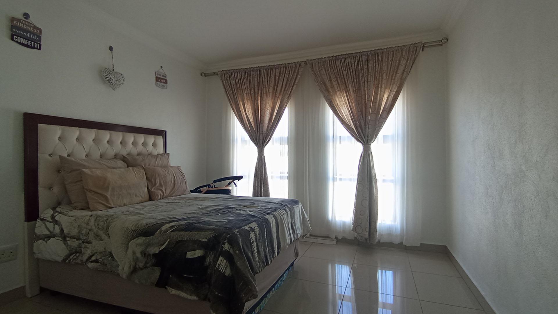Bed Room 2 - 19 square meters of property in The Orchards