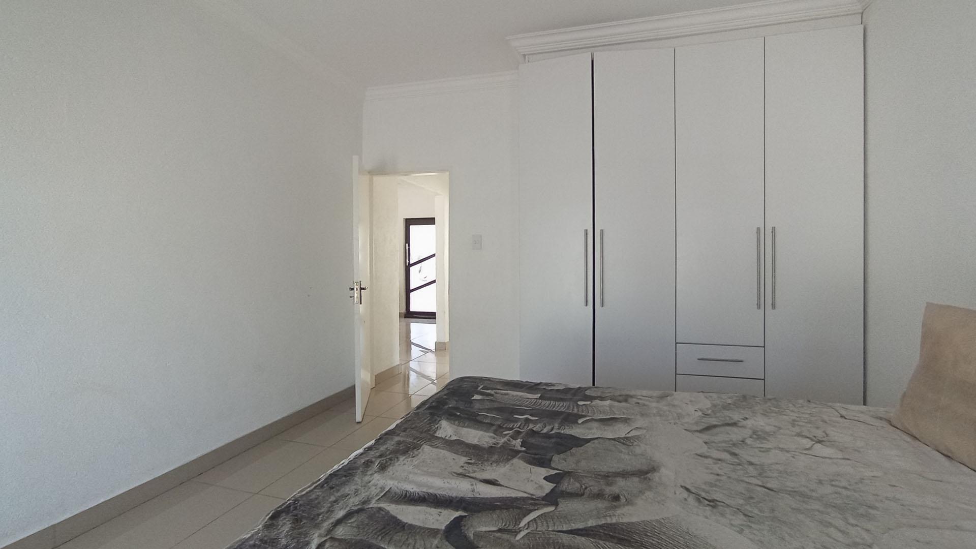 Bed Room 2 - 19 square meters of property in The Orchards