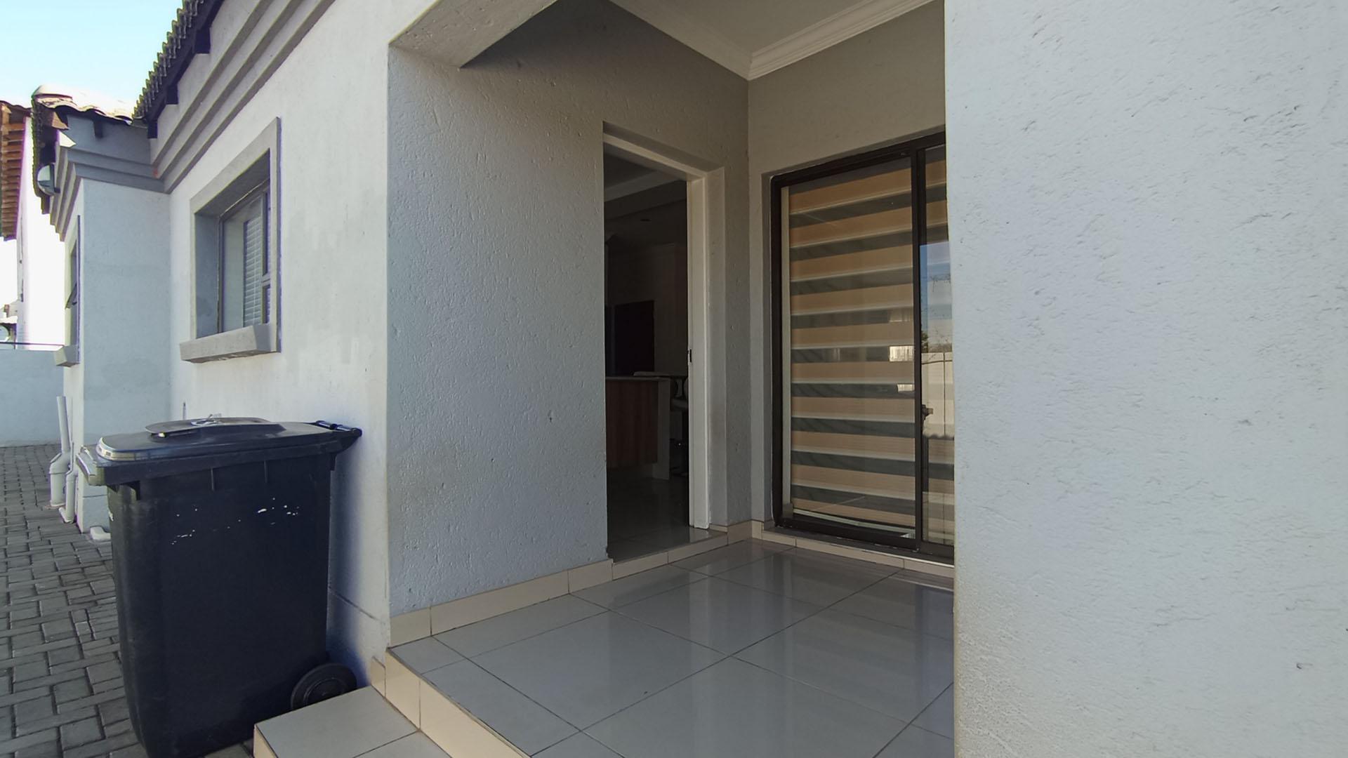 Patio - 7 square meters of property in The Orchards