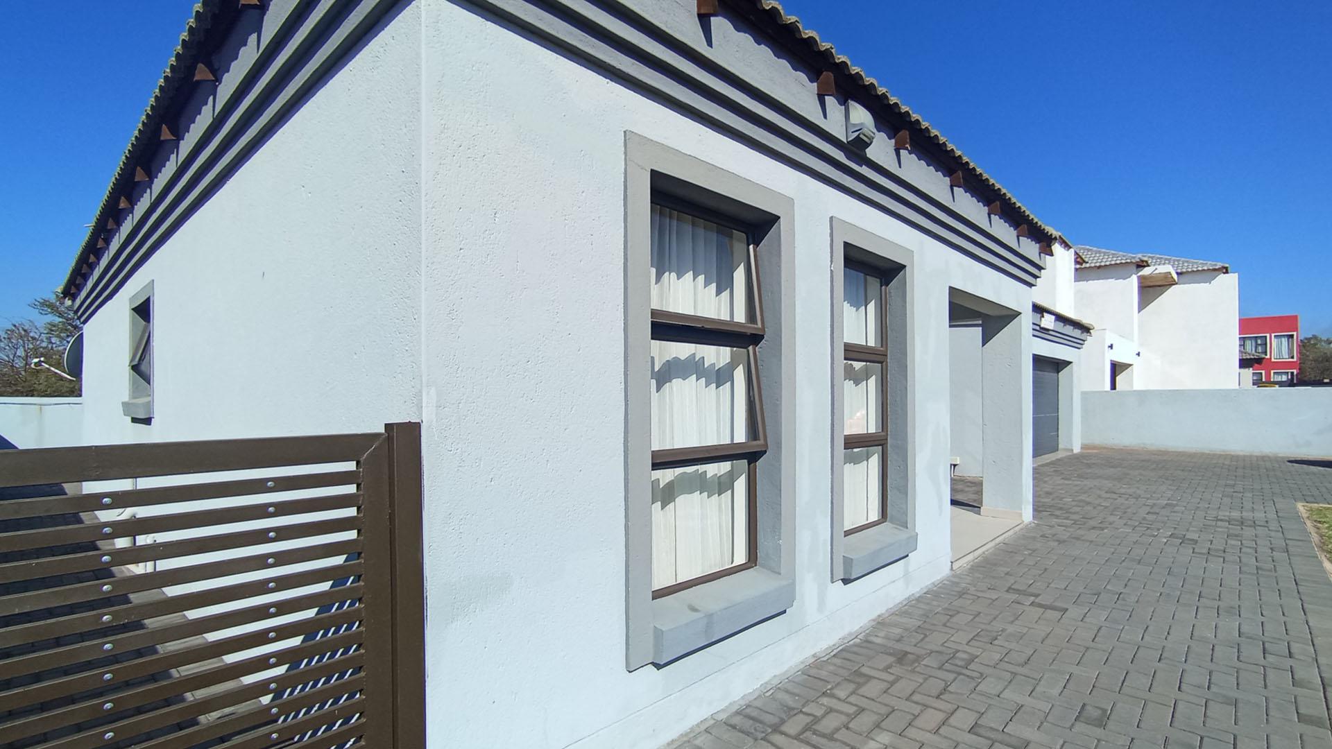 Front View of property in The Orchards