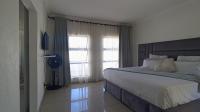 Main Bedroom - 28 square meters of property in The Orchards